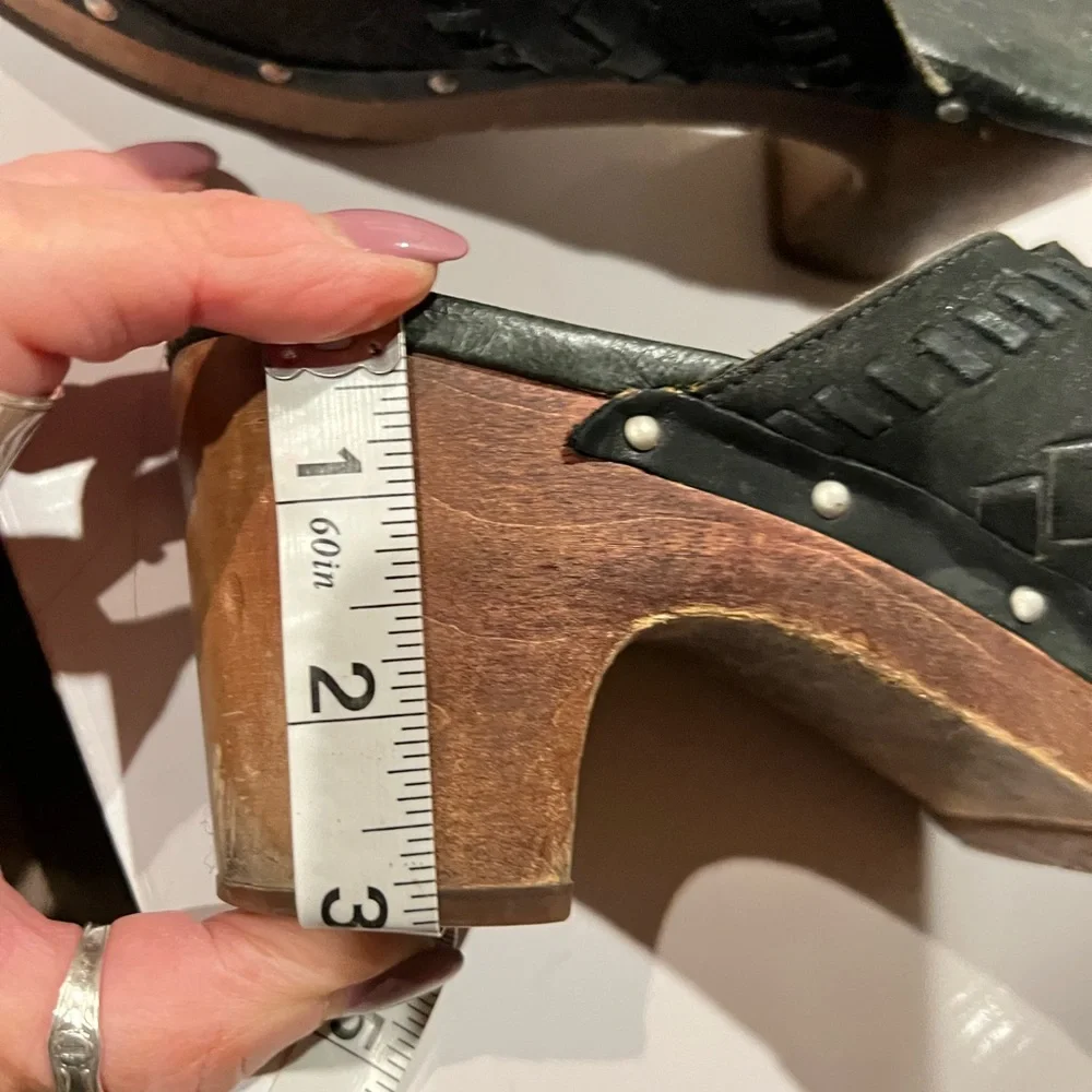 UGG Clogs - Picture 5 of 7